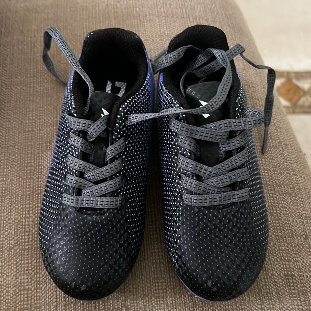 Toddler Girl Purple and Gray Soccer Cleats Size 8, New Without Tags - Picture 2 of 3